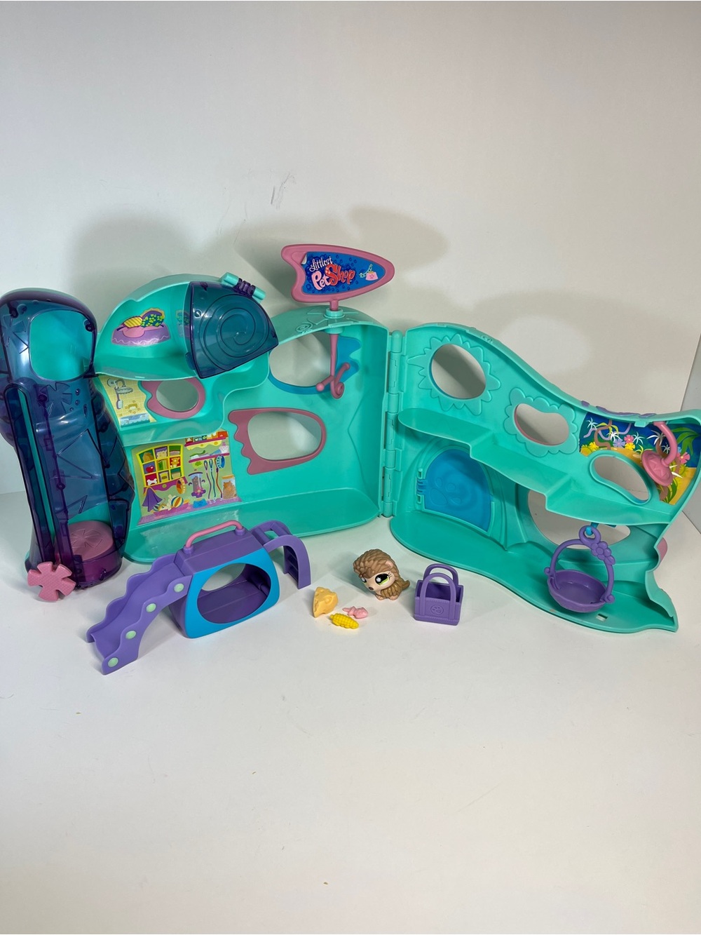 2008 Vintage Littlest Pet Shop LPS Playful Paws Daycare Playset #475 Hedgehog